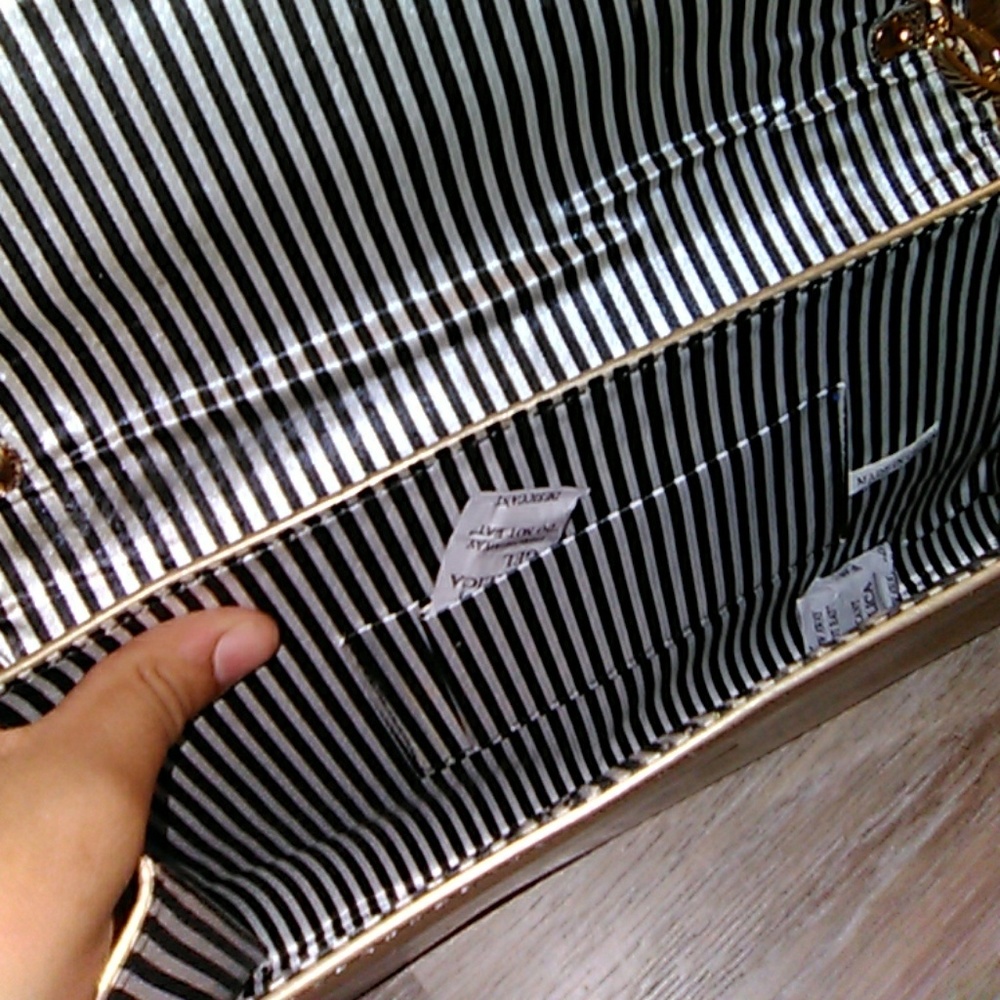 Purse - Picture 3 of 3